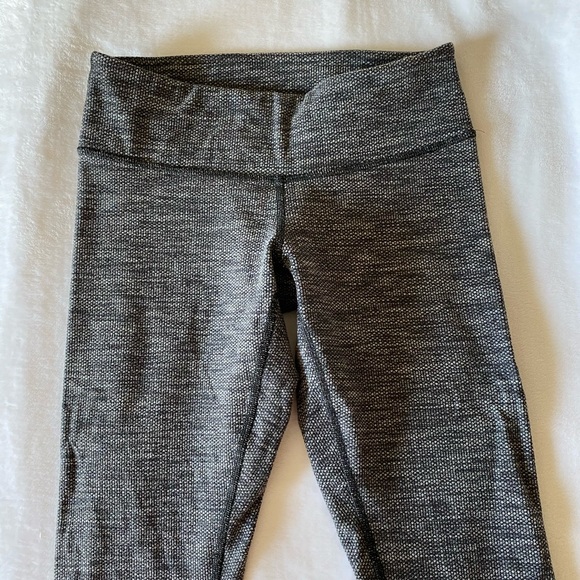 Lulu Lemon Wunder Under Leggings - Picture 2 of 4